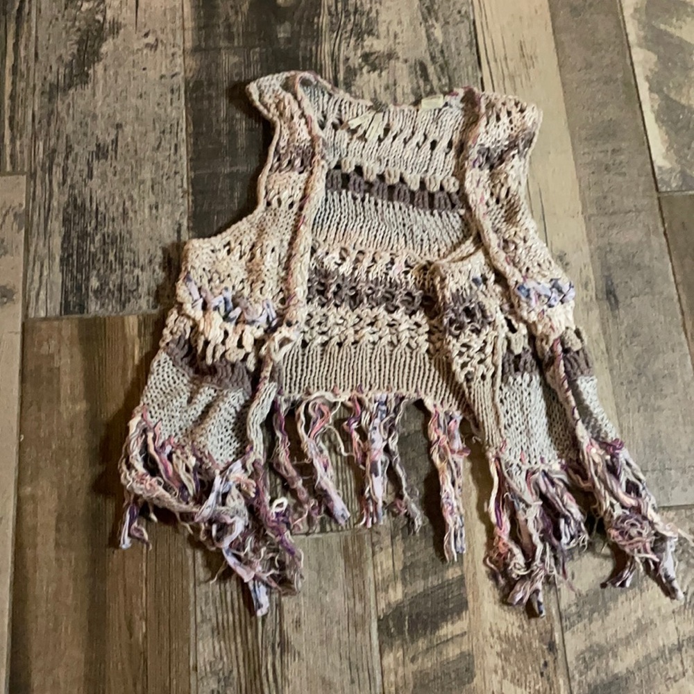 BKE crochet vest small